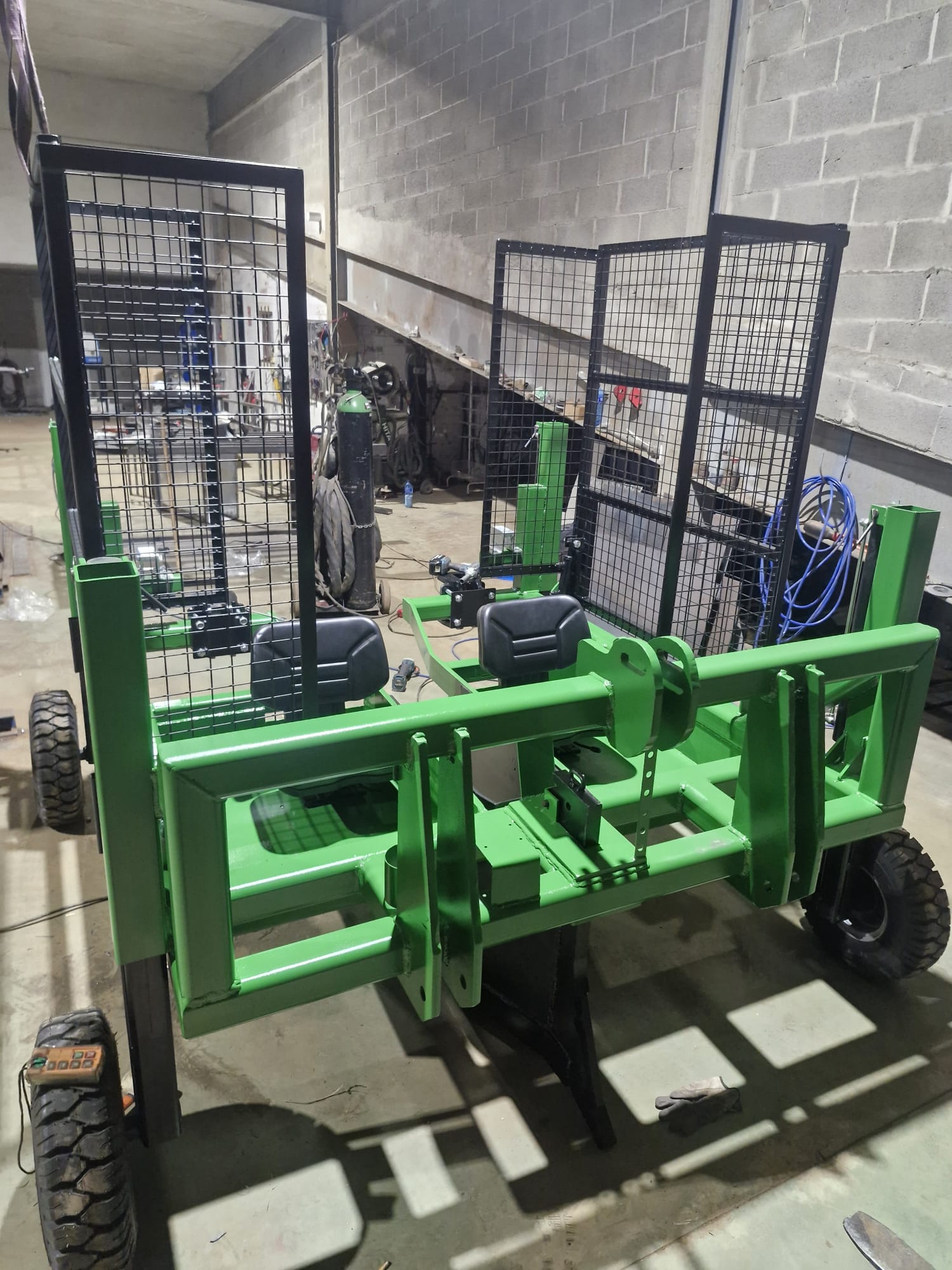 Sembradora de trasplante con dos asientos